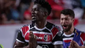 Santa Cruz renova contrato do lateral-direito Israel para a temporada 2026