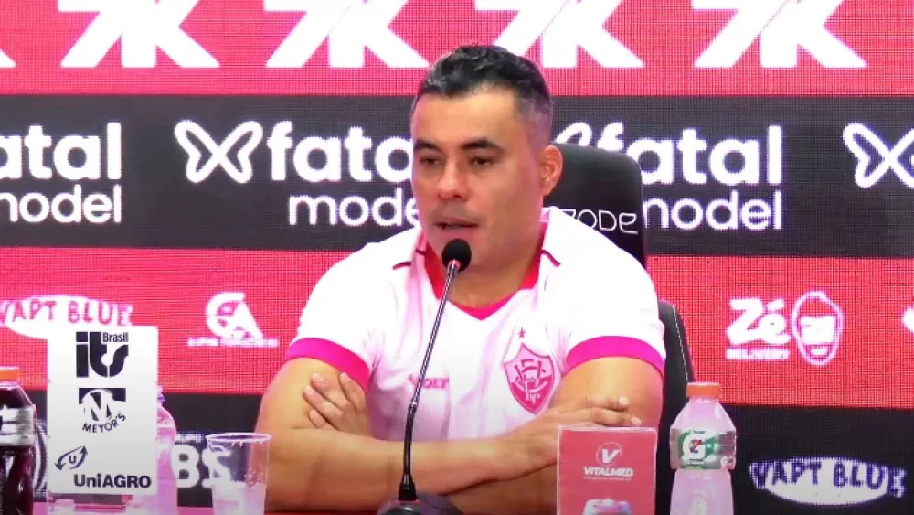 Jair Ventura cobra arbitragem após derrota para o Vasco: "Determinante" 2 Jair Ventura cobra arbitragem após derrota para o Vasco: "Determinante" (Foto: Reprodução/TV Vitória)