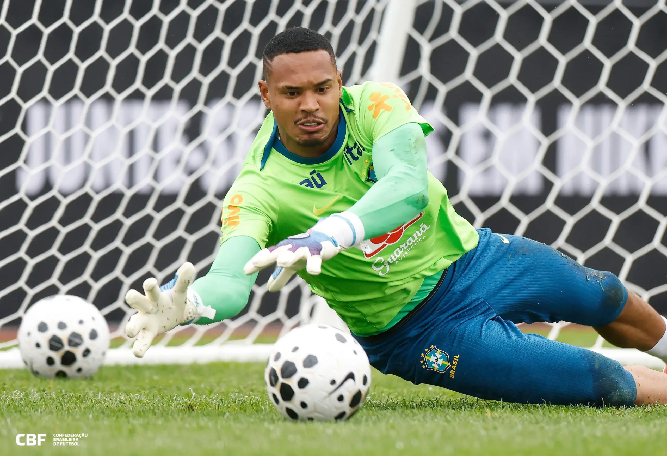John celebra chegada à seleção e não esconde a felicidade: ‘Um sonho sendo realizado’