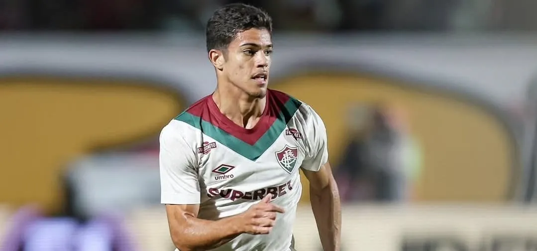 Botafogo tem interesse na contratação de lateral do Fluminense
