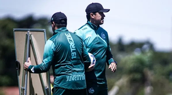 Carpini aponta ‘falta de critério’ da arbitragem em derrota do Juventude