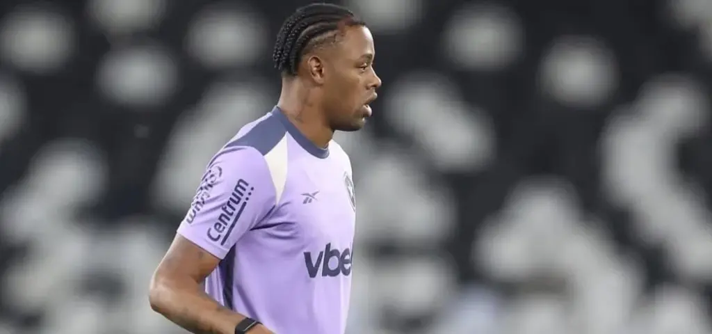 Kaio Pantaleão sai de campo chorando e preocupa o Botafogo