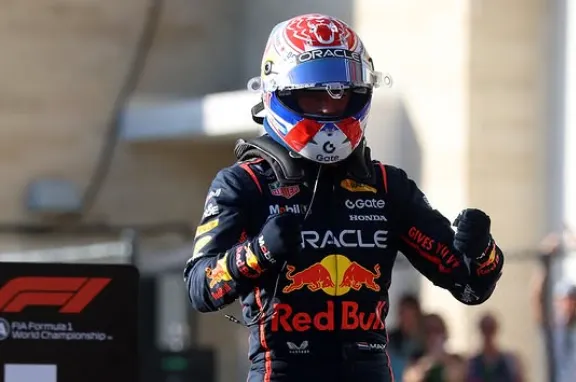 Verstappen ‘apimenta’ F-1 e ainda tem chances de penta contra McLaren