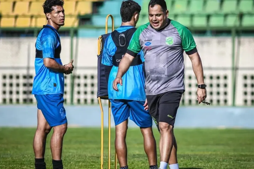 Técnico do Floresta lembra acesso de 2020 e mantém confiança para decisão 2 Técnico do Floresta lembra acesso de 2020 e mantém confiança para decisão (Foto: Kely Pereira / Floresta EC)
