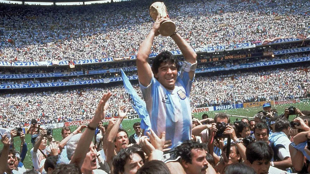 Maradona completaria 65 anos: o gênio eterno que transformou o futebol em arte