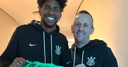 Goleiro Hugo e o preparador Marcelo. (Foto: Reprodução/Instagram/@marcelofcarpes)