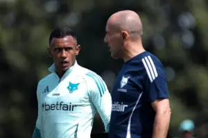 Marquinhos sofre grave lesão e vira desfalque no Cruzeiro para reta final do Brasileirão