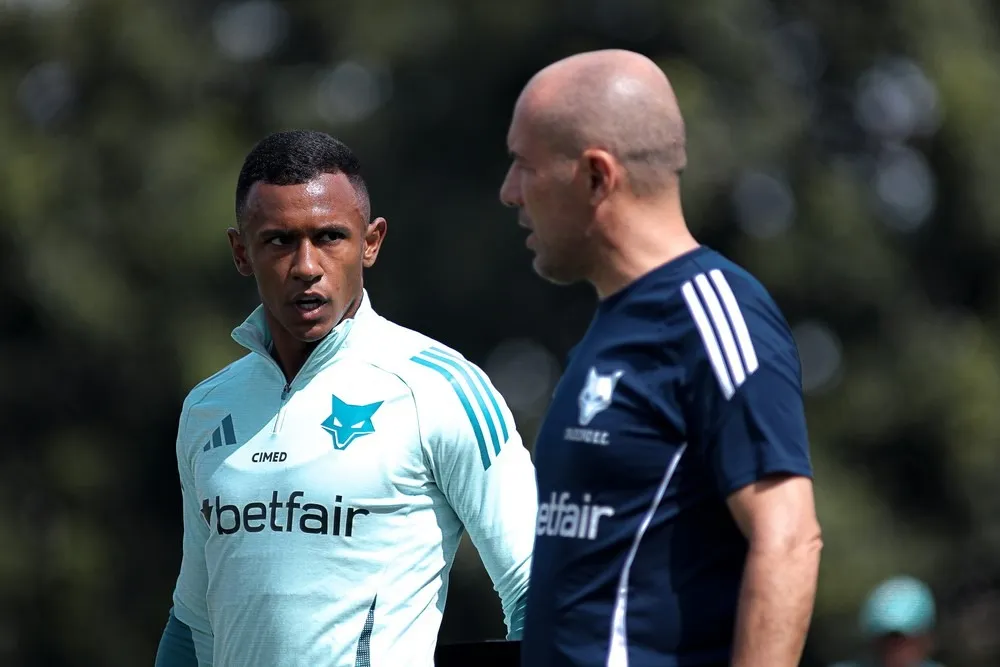 Marquinhos sofre grave lesão e vira desfalque no Cruzeiro para reta final do Brasileirão