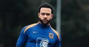 Memphis Depay brilha na Holanda, mas vive jejum no Corinthians