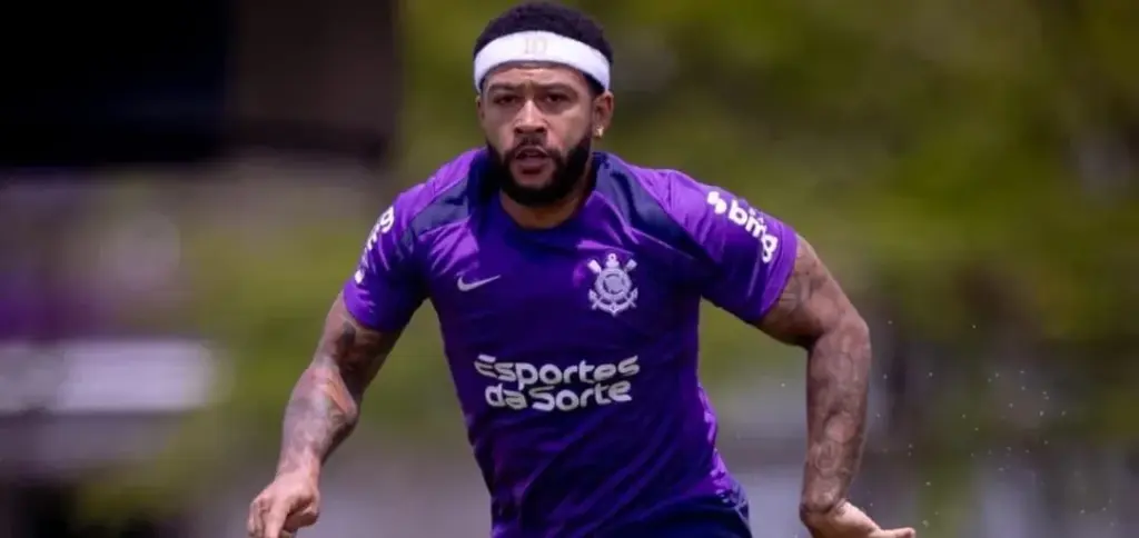 Memphis Depay se reapresenta no Corinthians após faltar em treino
