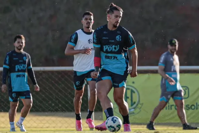 Mirassol terá mudanças para duelo de opostos com o Sport