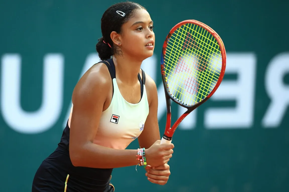 Naná Silva derrota chilena e avança à primeira final como tenista profissional aos 15 anos