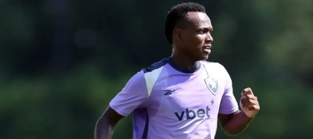 Nathan Fernandes fica perto de voltar a atuar pelo Botafogo