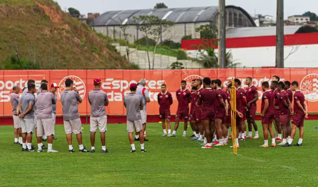 Série C: Náutico atrasa salários e premiação do acesso aos jogadores