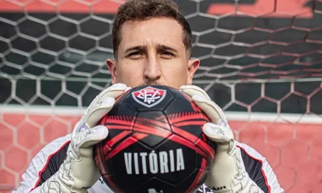 Vitória perde Lucas Arcanjo por lesão e Thiago Couto vira titular no gol