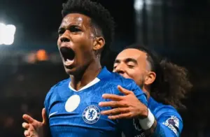 Estêvão fala da sensação de marcar 1º gol pelo Chelsea: 'É incrível esta atmosfera'