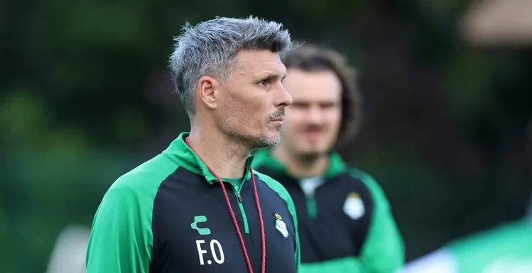 Técnico causa polêmica ao afirmar que Colo Colo é o “único time grande” do Chile