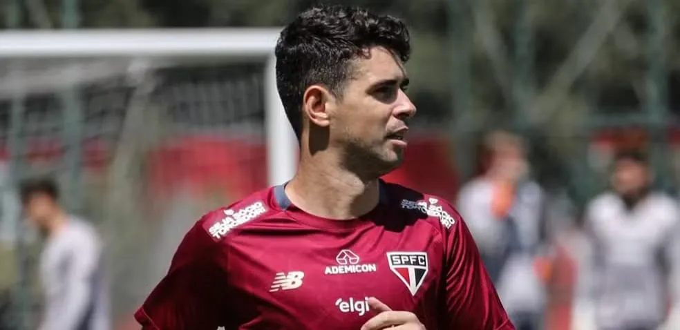 Oscar durante treino do São Paulo (Foto: Rubens Chiri-SPFC)
