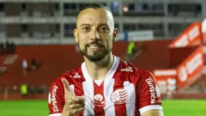 Artilheiro do Náutico tem renovação automática para 2026