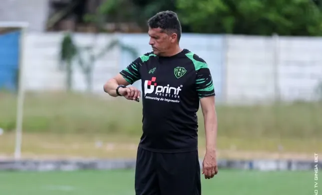 Paysandu reencontra Claudinei Oliveira em decisao na Serie B