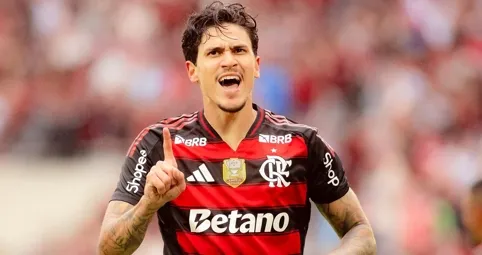 Pedro brilha e comenta sobre titularidade no Flamengo: “Isso é com o Filipe Luís”
