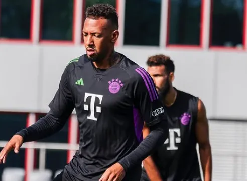 Torcida protesta e Bayern fecha as portas para acusado de violência doméstica