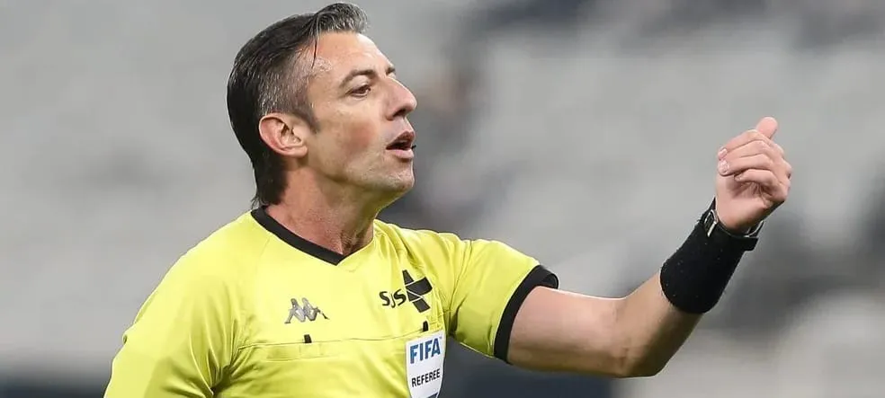 Série B: Raphael Claus apita Atlético-GO x Athletico-PR após polêmica