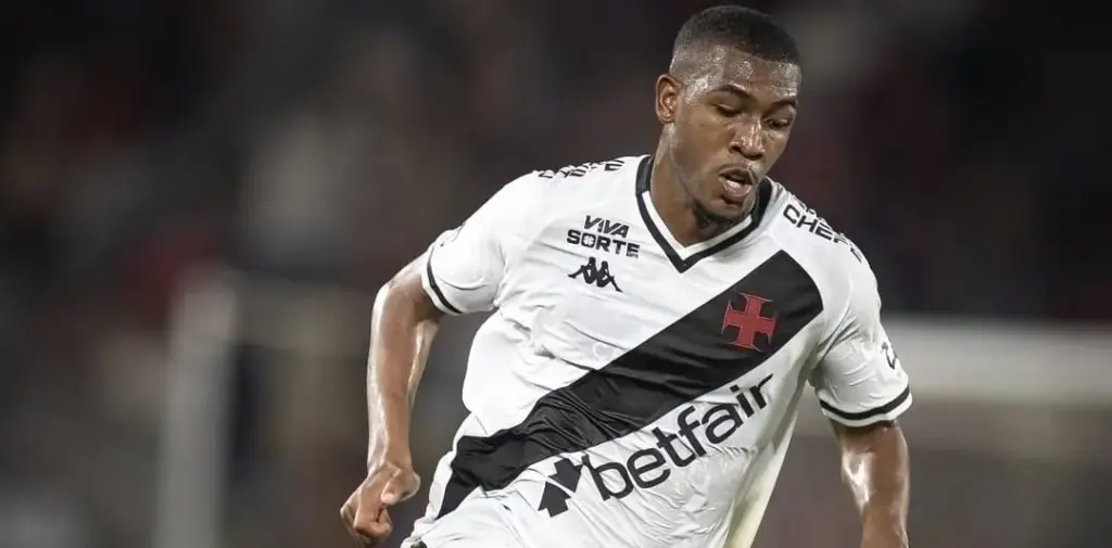 Vasco abre conversas pela renovação de contrato de Rayan até 2028