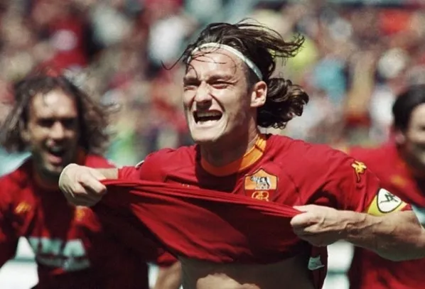 RiPBzZF2 Totti Roma 2025