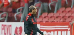 Internacional muda esquema da zaga e projeta defesa mais sólida no Brasileirão