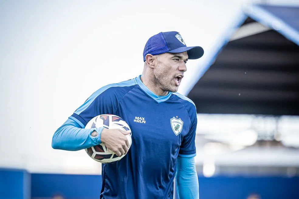 Londrina acerta renovação com Roger Silva para 2026