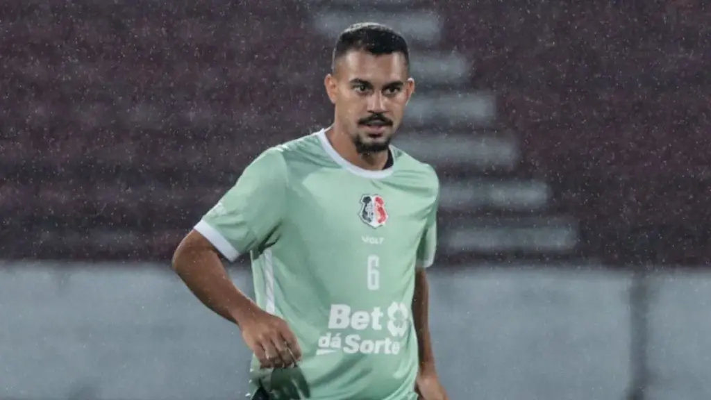 Rodrigues deixa o Santa Cruz e deve acertar com o ABC (Foto: Evelyn Victória/Santa)