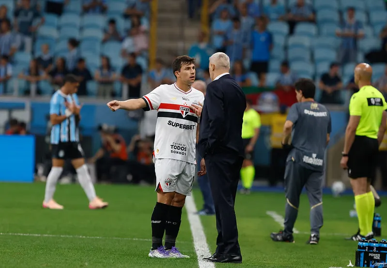 Sao Paulo ve DM cheio e problemas dentro e fora de campo