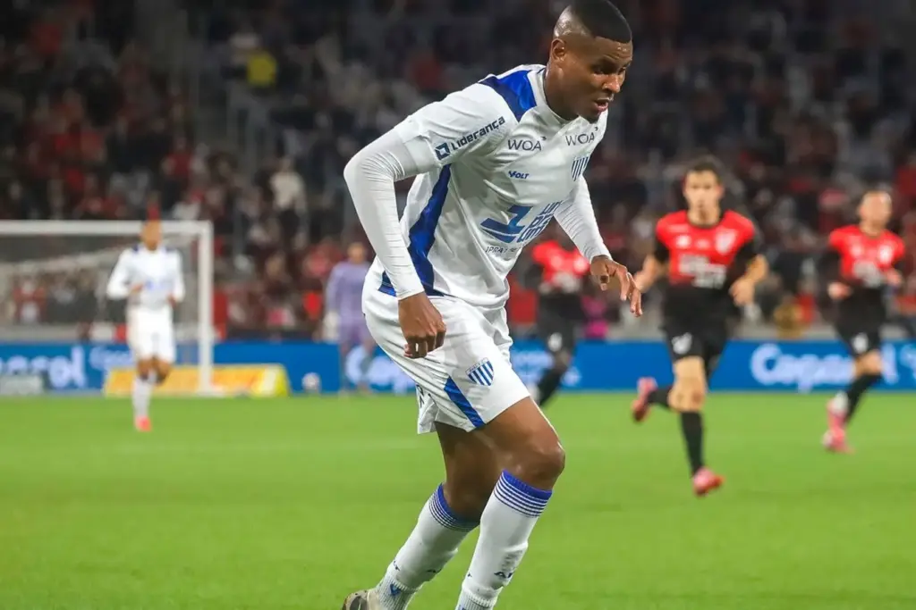 Empate entre Athletico-PR e Avaí termina em confusão generalizada (Foto: Divulgação/Avaí)