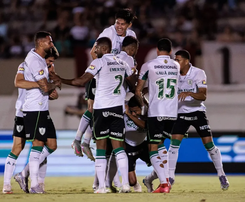 Seleção FI chega escalada no 3-4-3 e com destaque para times que venceram na 30ª rodada da Série B 2 Screenshot 2025 10 06 at 22 40 47 COELHO VENCE FERROVIARIA EM ARARAQUARA
