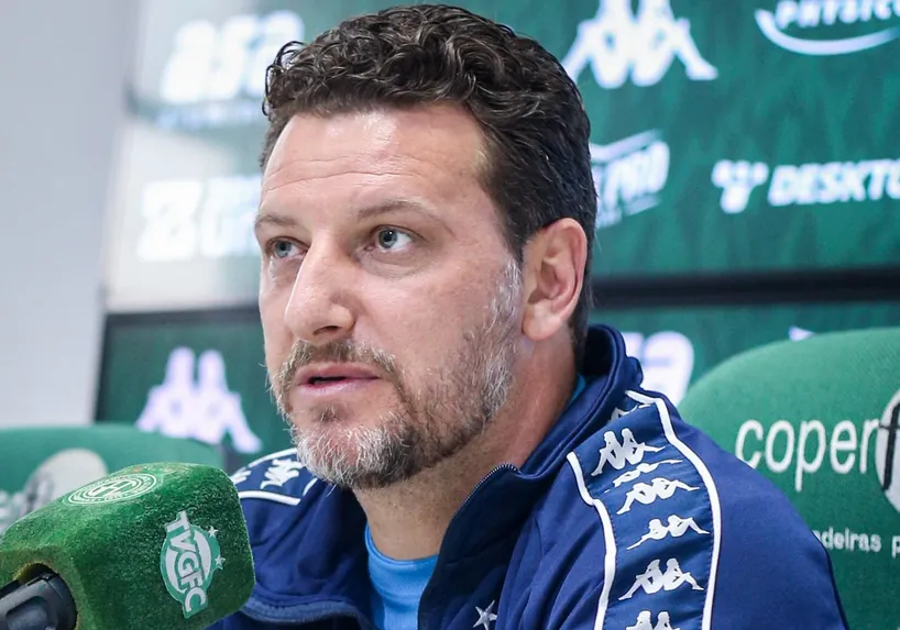 Guarani renova contrato Elano e coordenador segue em 2026