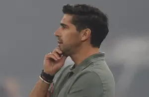 Abel Ferreira diz que não marcaria pênalti reclamado pelo São Paulo: 'Não havia disputa'