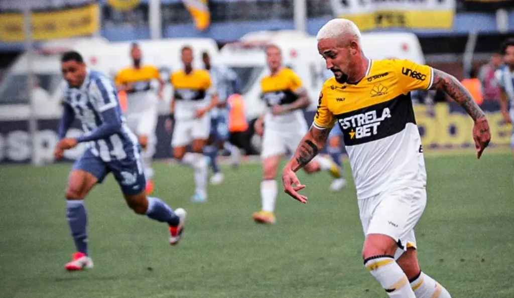 Van de torcedores do Criciúma é atacada após jogo com Avaí 2 Avaí 1x1 Criciúma