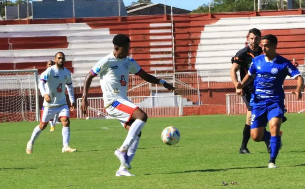 TAÇA FPF-PR: Cianorte e Batel começam vencendo nas quartas