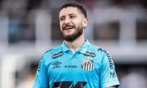 Meia espera desencantar no Santos após acertar a trave 4 vezes: 'Meu gol está demorando'