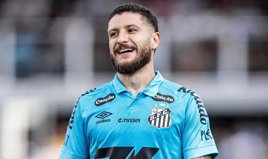 Zé Rafael está em alta no Santos