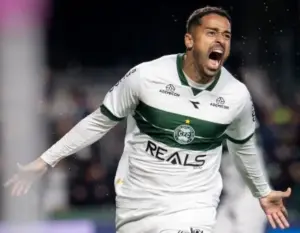 Coritiba 2 x 1 Atlético-GO - Coxa super líder!