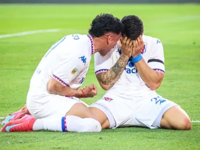 Filho de Miguel Ángel Russo vai às lágrimas ao marcar gol dois dias depois da morte do pai