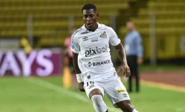 Angulo em ação pelo Santos