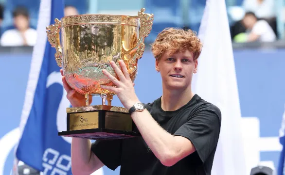 Sinner bate Tien e conquista ATP 500 de Pequim