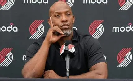 Técnico da NBA deixa a prisão após armar esquema de apostas