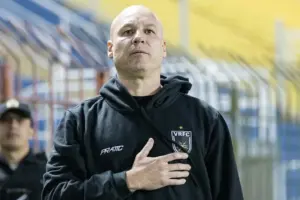 Rogério Corrêa se aproxima de marca histórica no comando do Volta Redonda