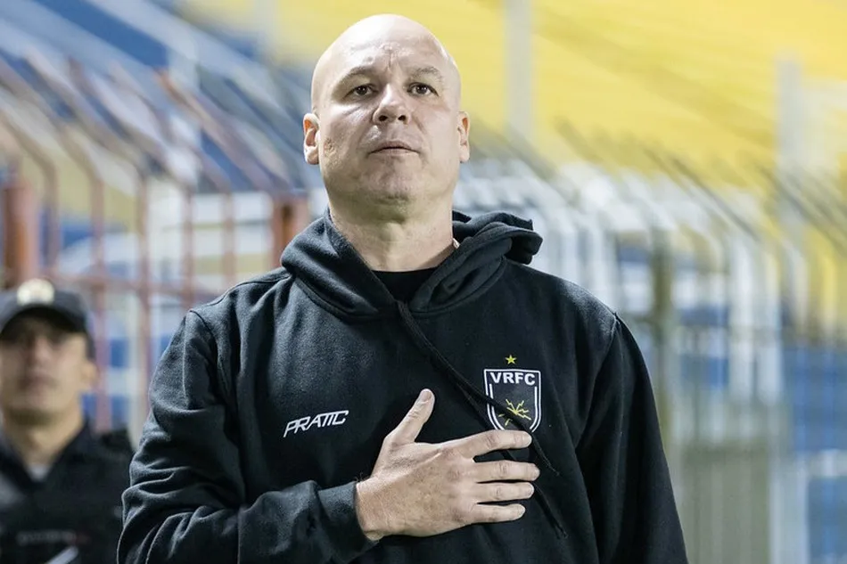 Rogério Corrêa se aproxima de marca histórica no comando do Volta Redonda