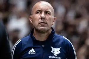 Técnico do Cruzeiro critica arbitragem do clássico: 