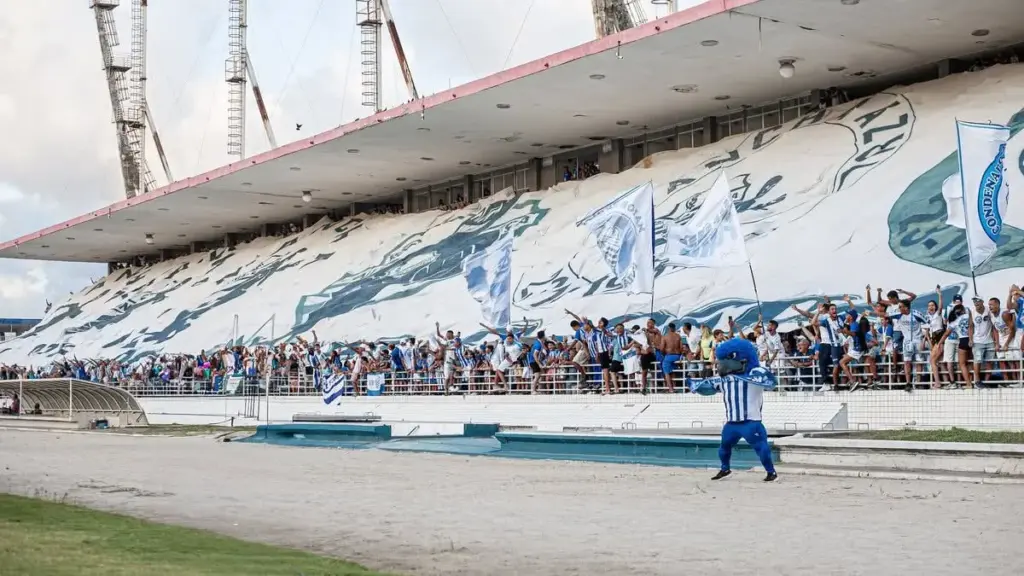 Organizada do CSA dá prazo de 15 dias e pressiona presidente do conselho (Foto: Allan Max / CSA)